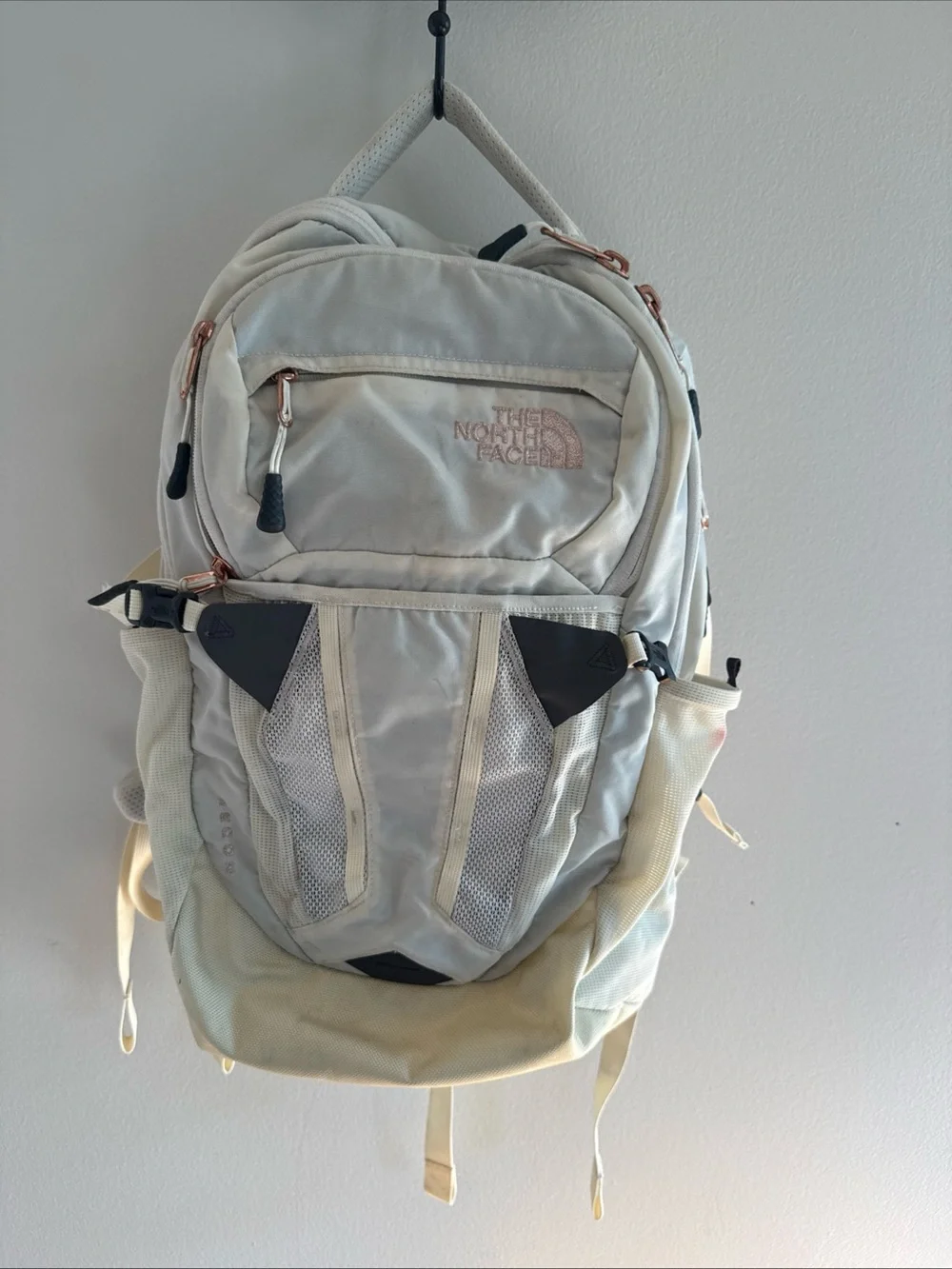 North Face Recon Luxe Women’s Backpack!  cream w/ rose gold metallic accents
